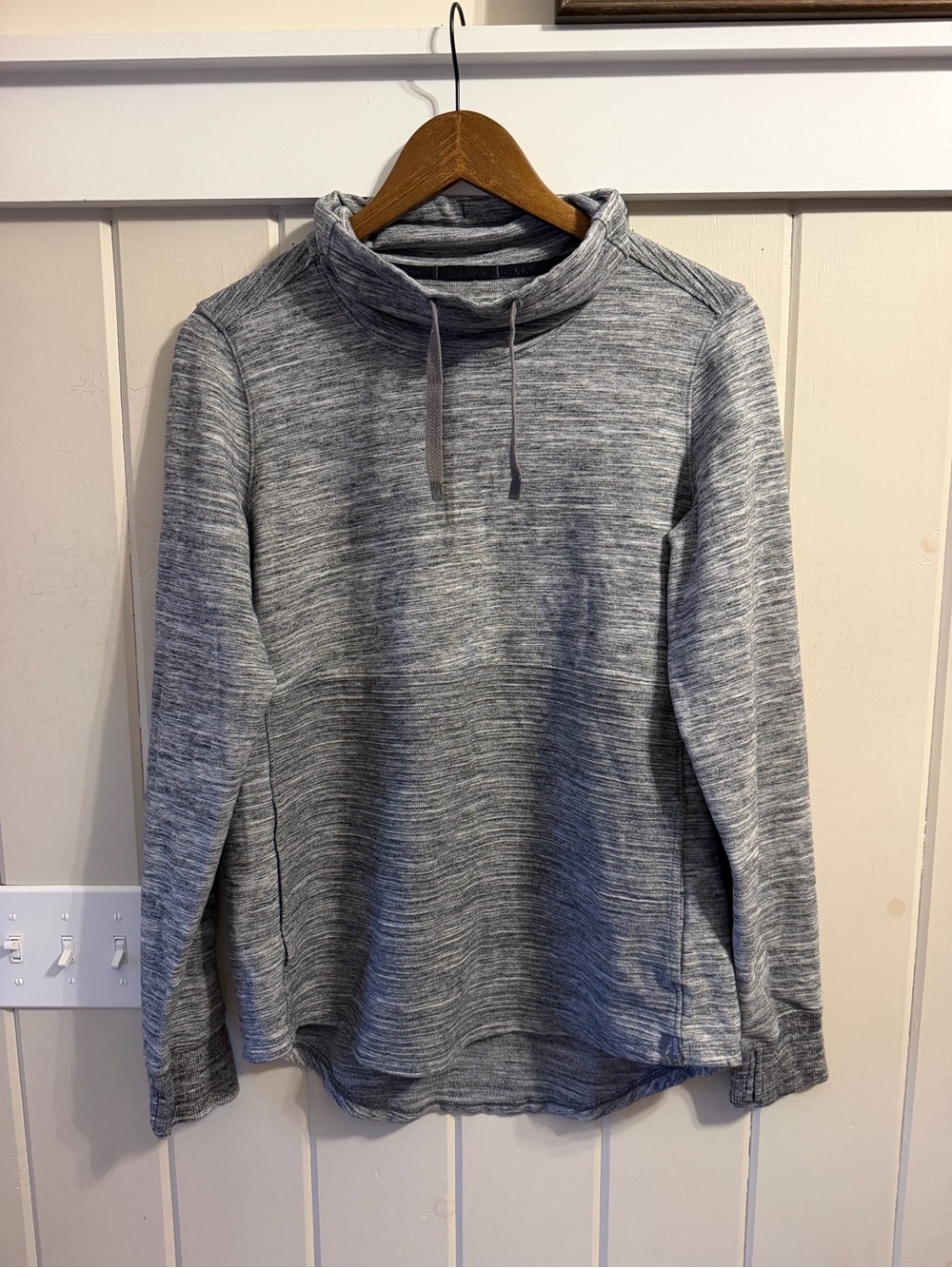 L.L. Bean Heathered Gray Funnel Neck Pullover Sweatshirt, Size Medium, Like New